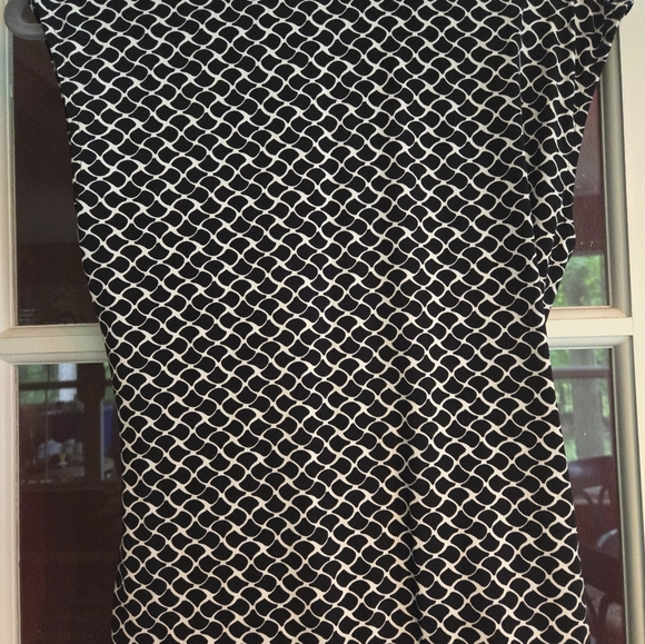 2pc. Black and white top bundle size large - Picture 5 of 9